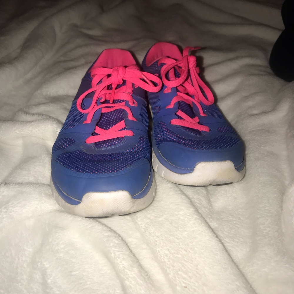 Nike tennis shoes